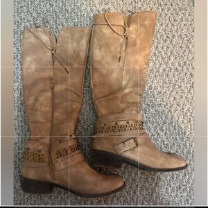 Women's Tan Knee-High Boots
